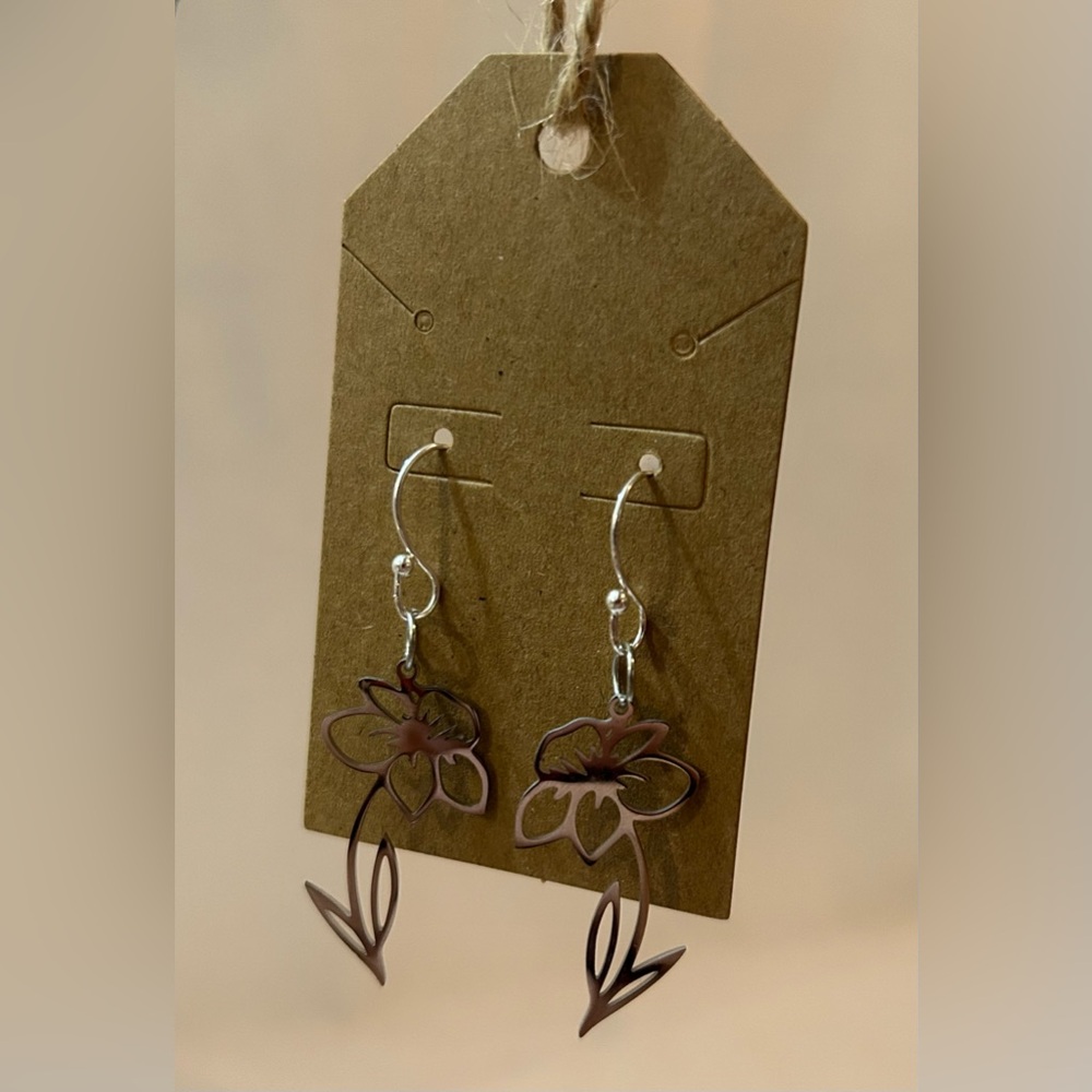 Elegant Floral Silver Tone Earrings